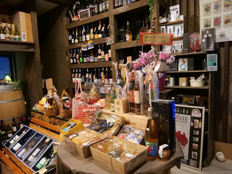 ファイル:2021.07.13-たにもと屋店内.jpg