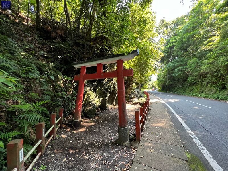 ファイル:2023.05.15-天の岩屋供養塔群1.jpg